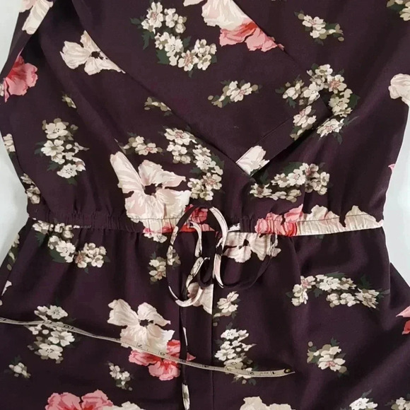 Cupcakes & Cashmere Romper Floral Wine sz  M - Picture 9 of 12